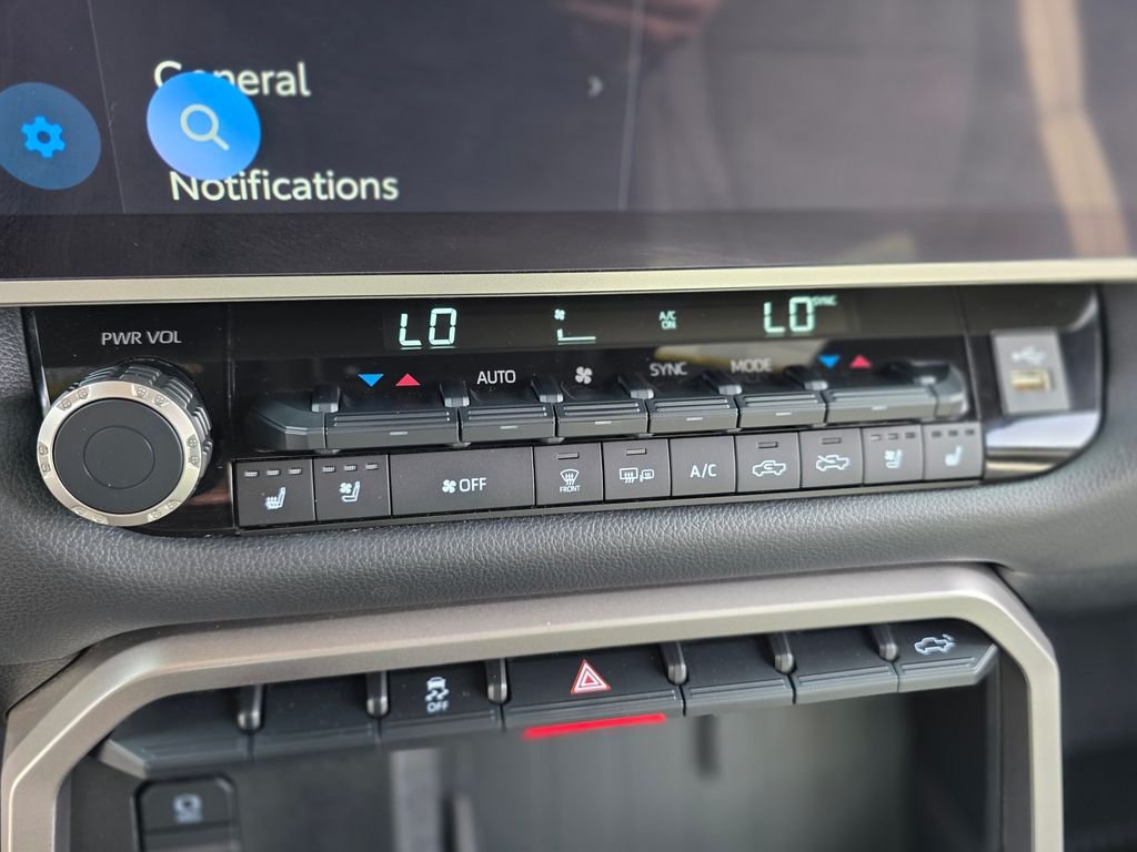 2025 Toyota Tundra Limited - Photo 31