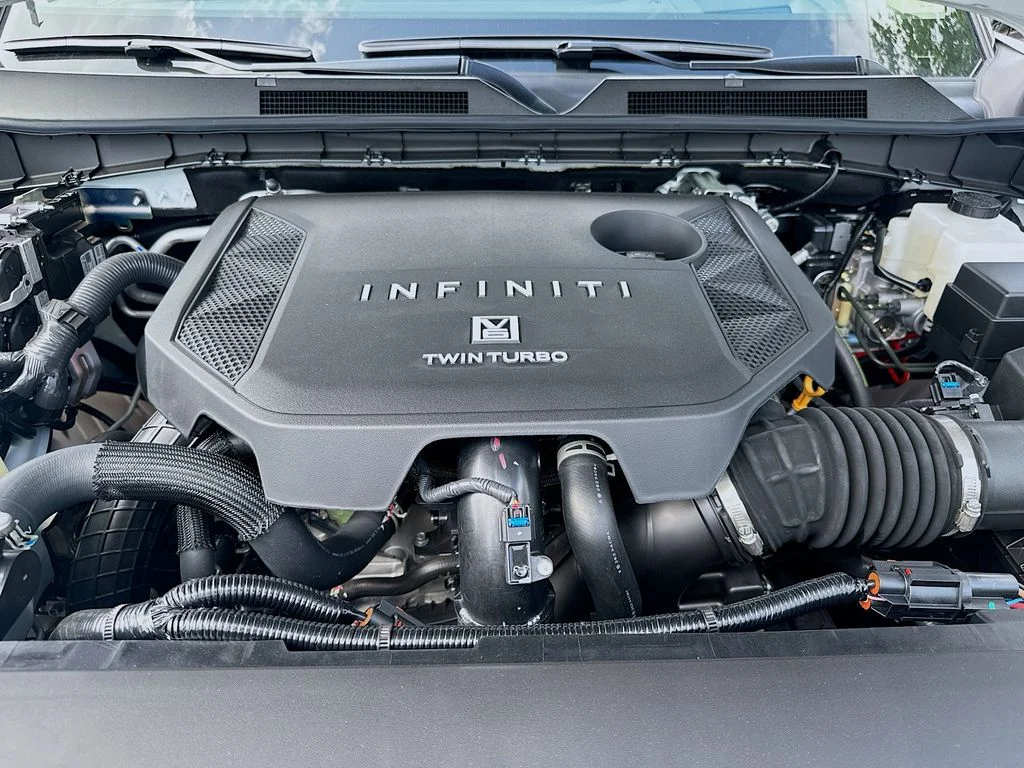 New 2027 RADIANT WHITE INFINITI Luxe 2WD image 33