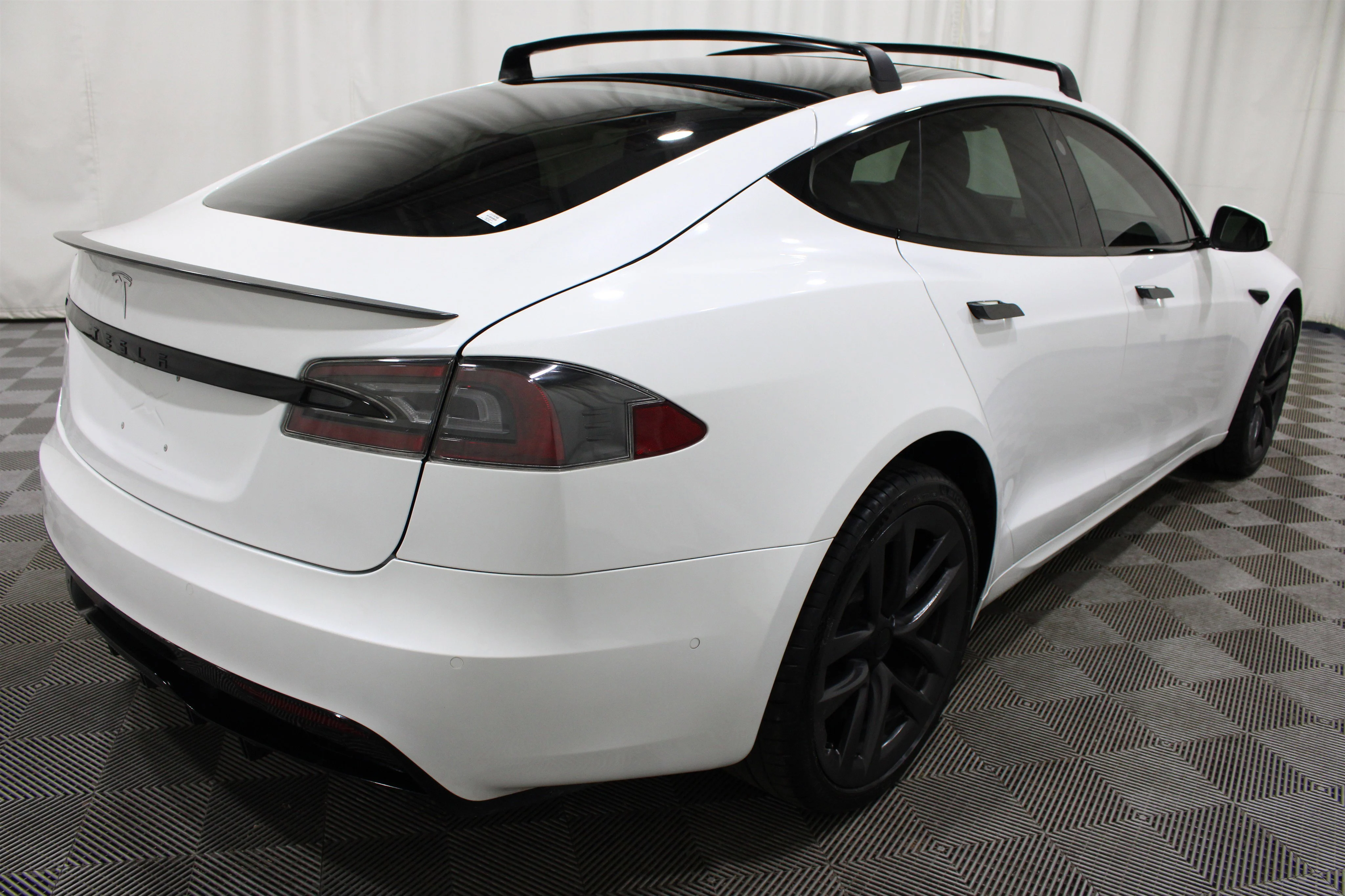Used 2021 Pearl White Multi-Coat Tesla Plaid image 24
