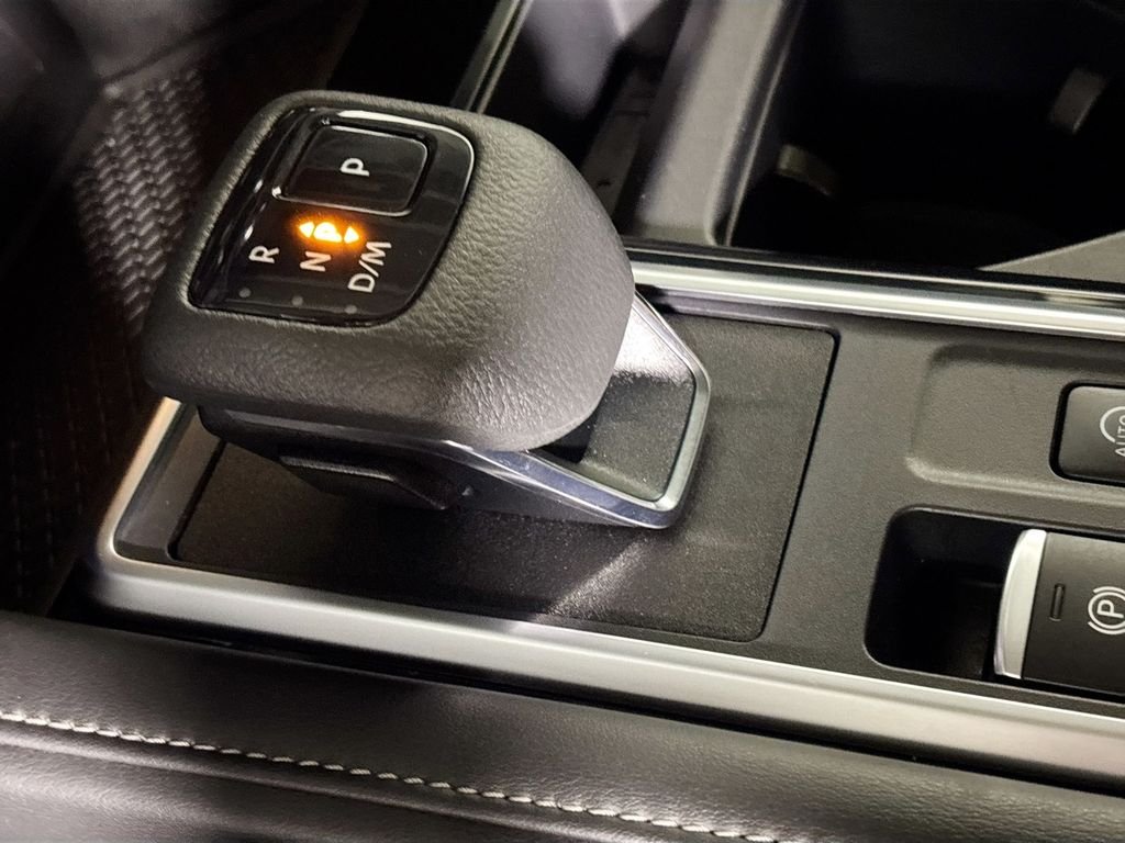 Used 2022 Gray Nissan SV image 17