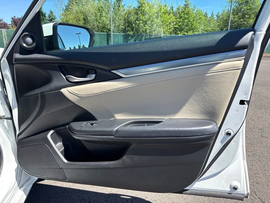 Used 2016 White Orchid Pearl Honda Touring image 25