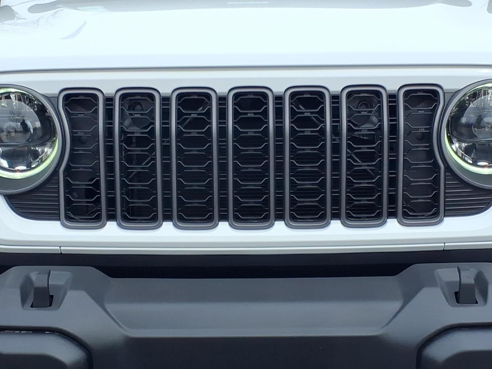 New 2026 Bright White Clear-Coat Exterior Paint Jeep Sahara image 15