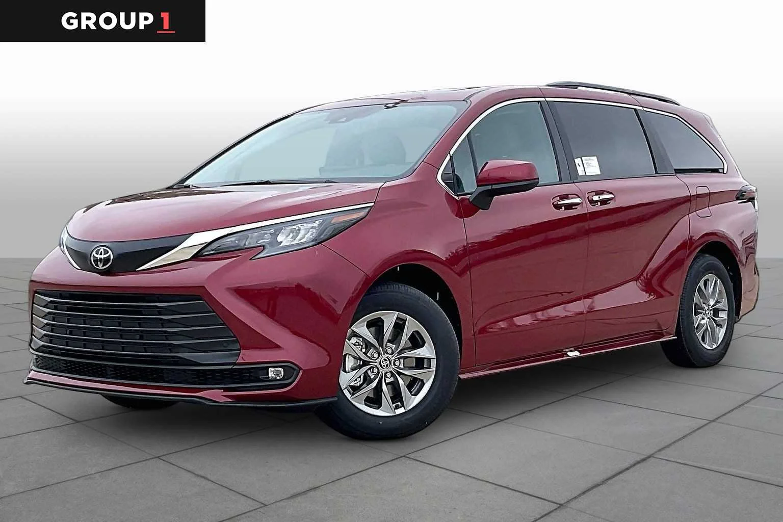 2026 Toyota Sienna XLE 8-Passenger Hybrid FWD's photo
