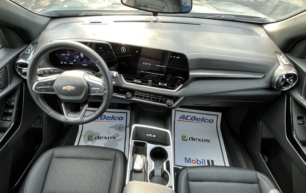 2025 Chevrolet Equinox LT - Photo 11