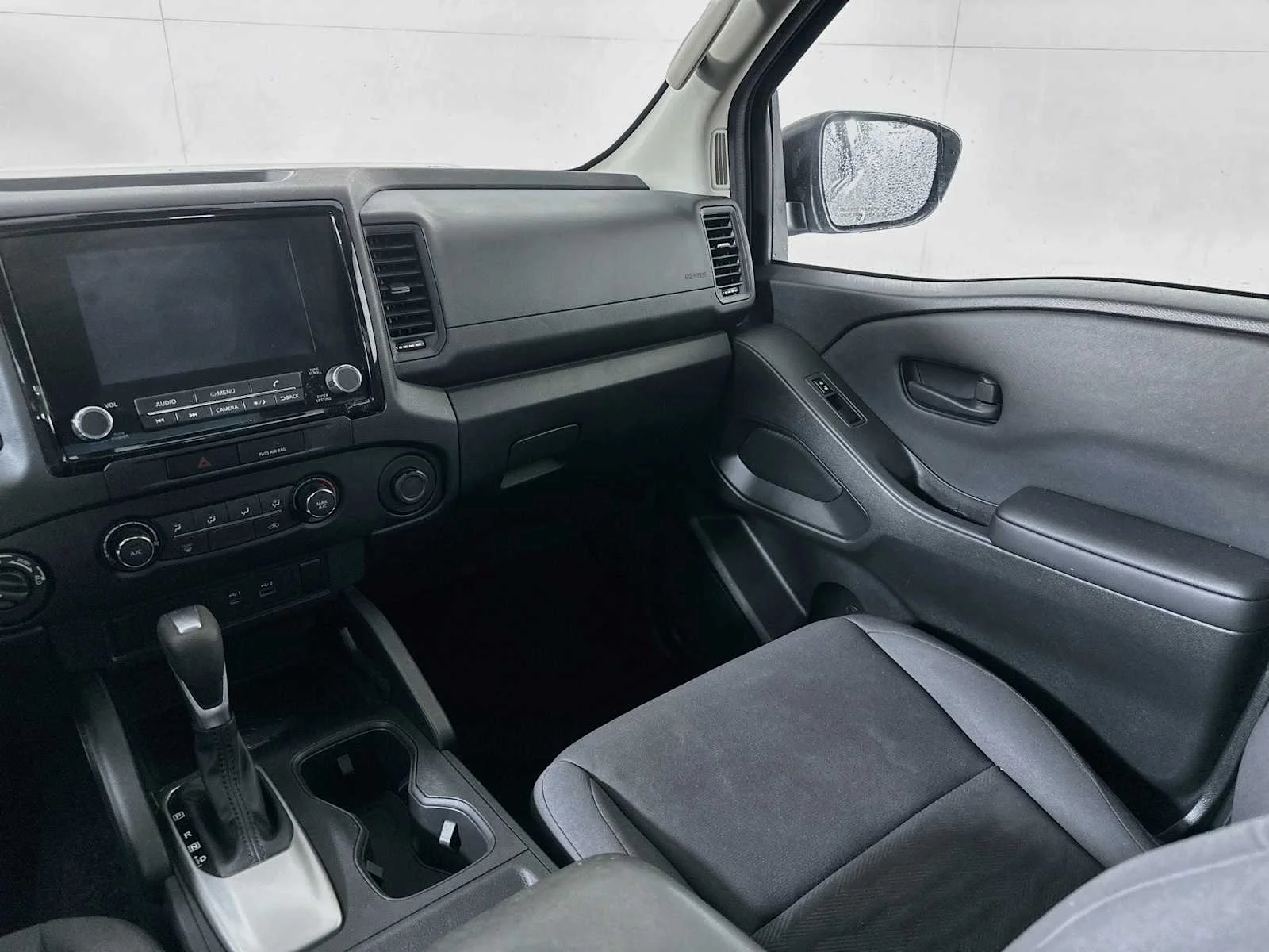 Used 2022 Glacier White Nissan S image 20