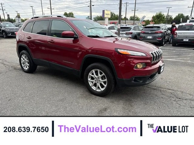 Used 2016 Red Jeep Latitude image 2