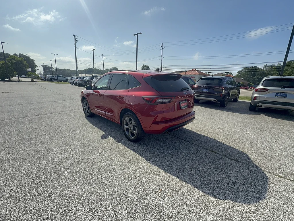 Used 2024 Rapid Red Metallic Tinted Clearcoat Ford ST-Line Select image 3