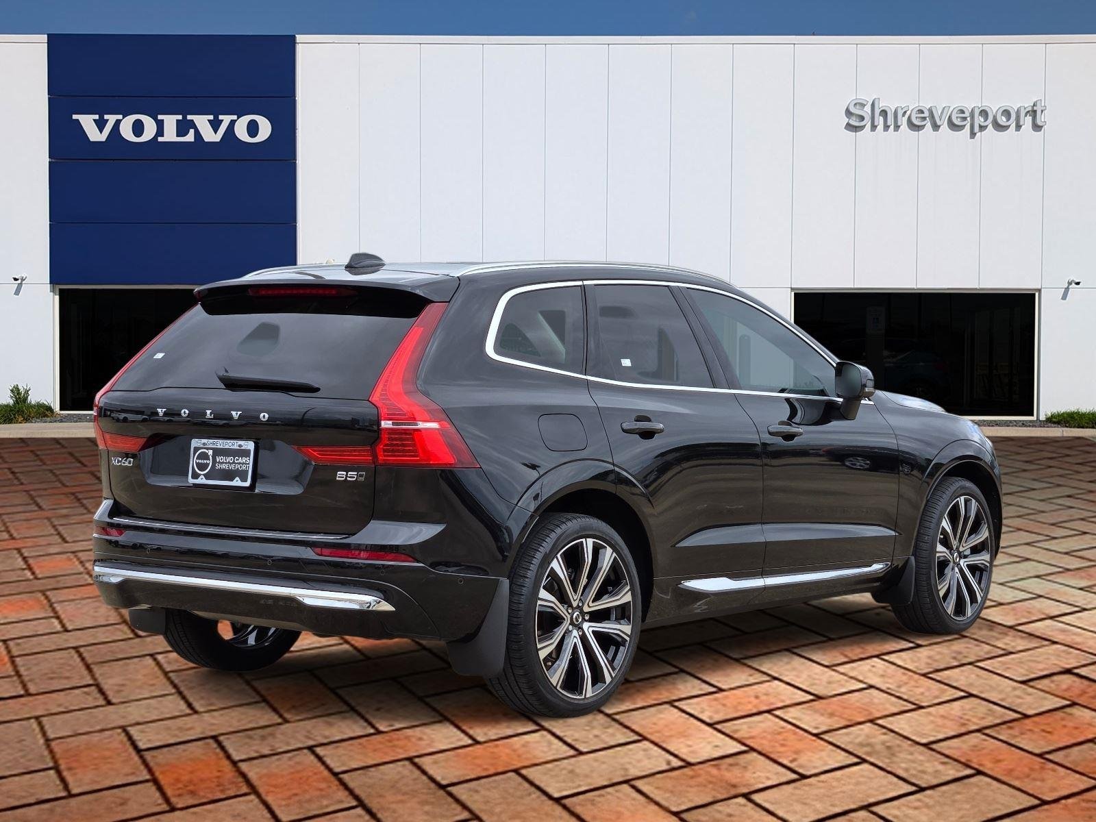 Used 2023 Onyx Black Metallic Volvo Ultimate image 4