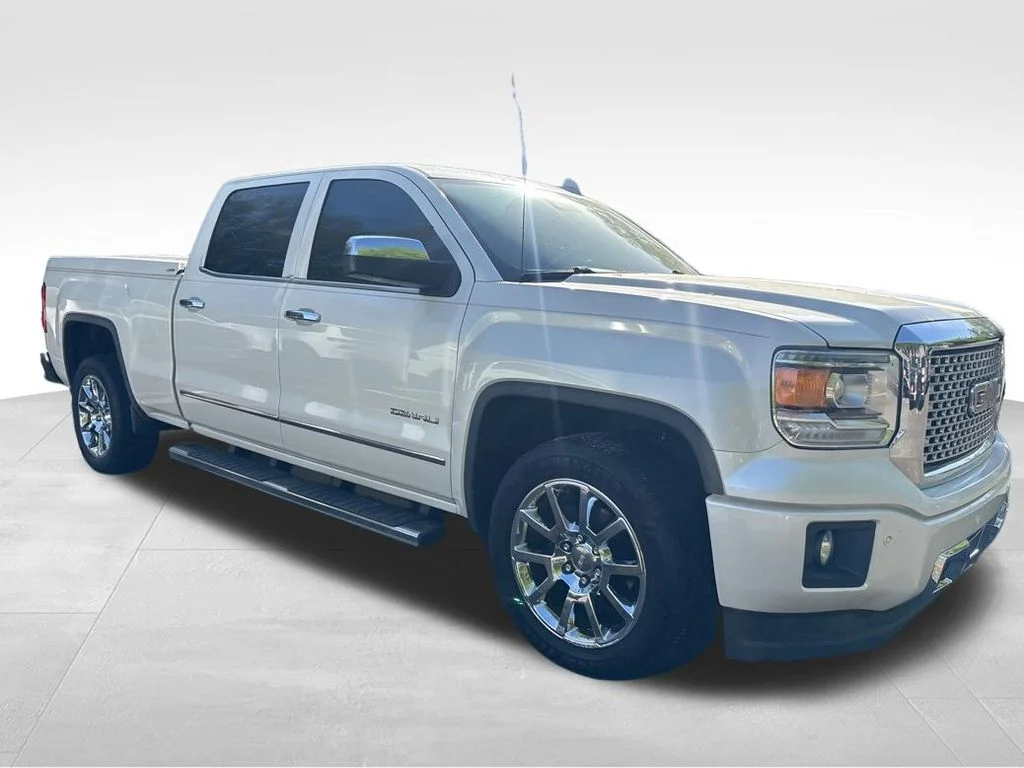 Used 2015 White GMC Denali image 9