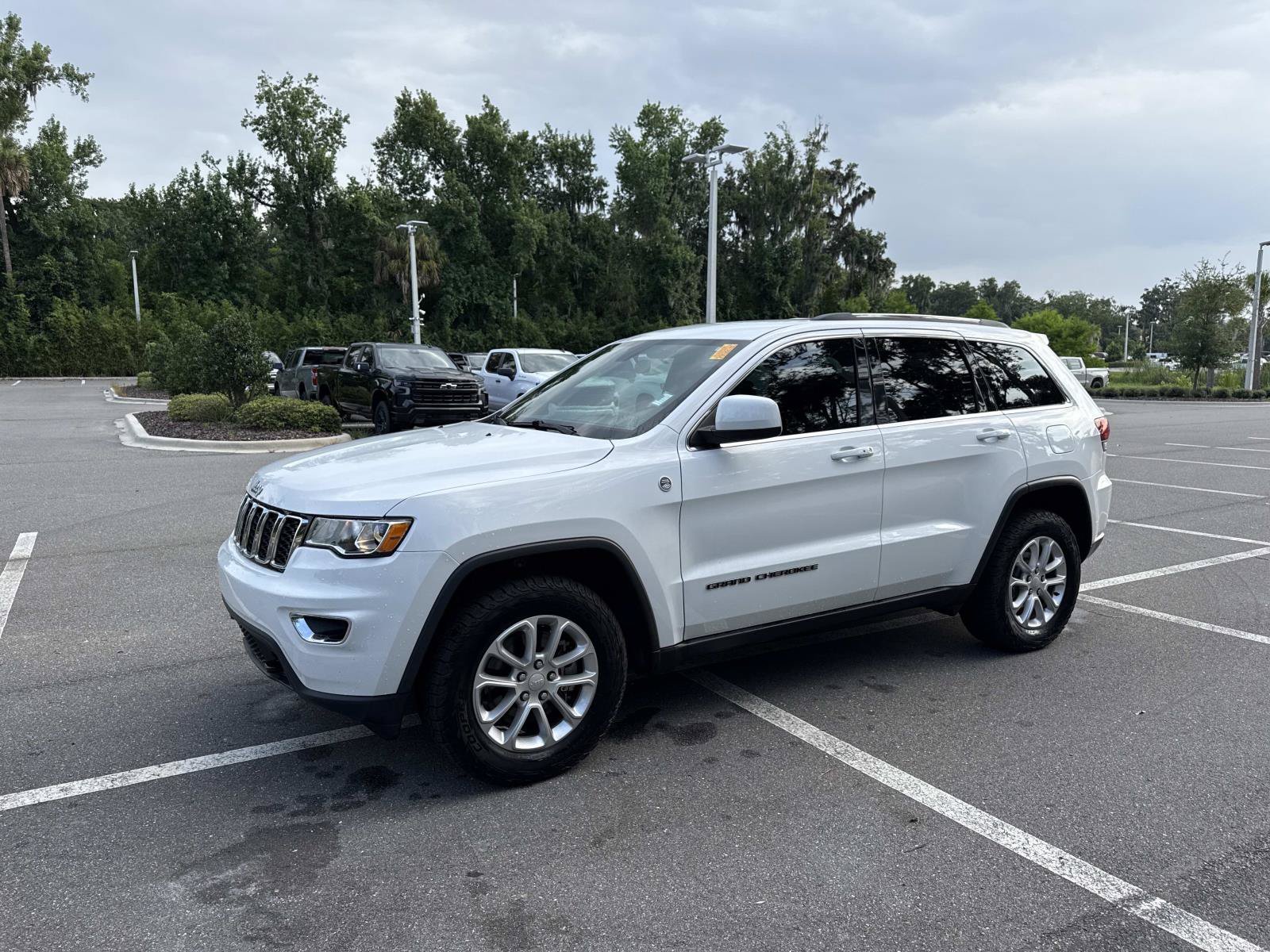 Used 2021 Bright White Clea Jeep Laredo E image 6