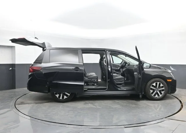 2025 Honda Odyssey EX-L - Photo 109