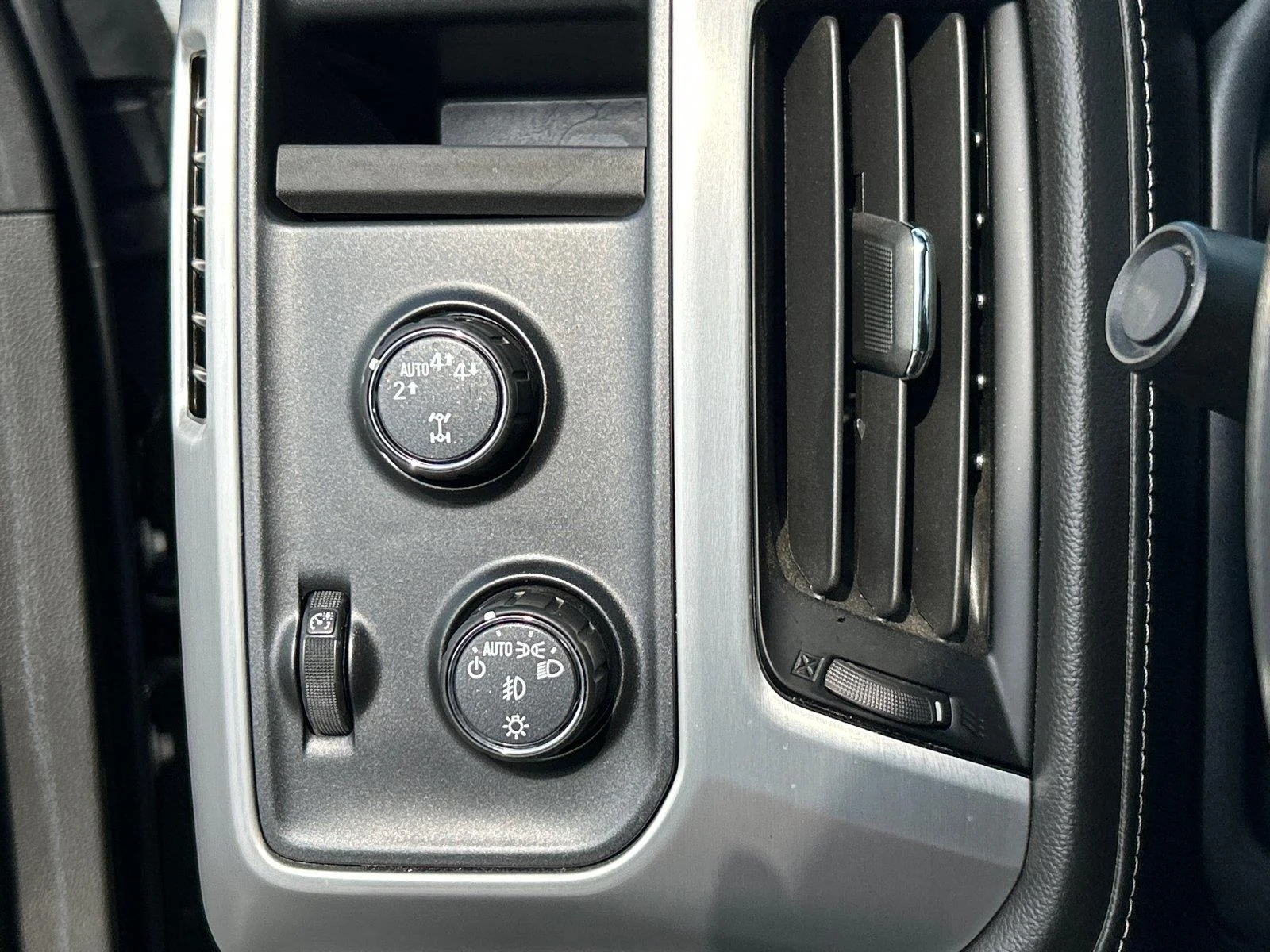 Used 2018 ONYX BLACK GMC SLT image 28