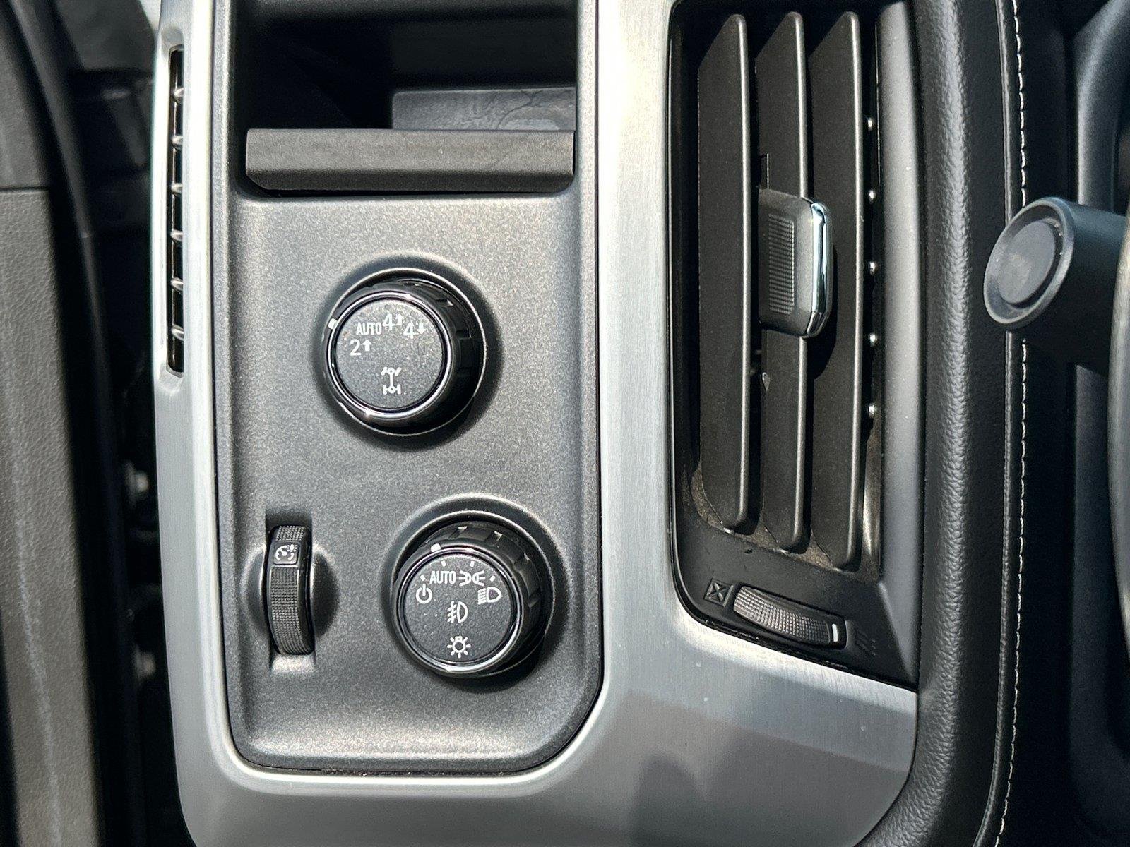 Used 2018 ONYX BLACK GMC SLT image 28