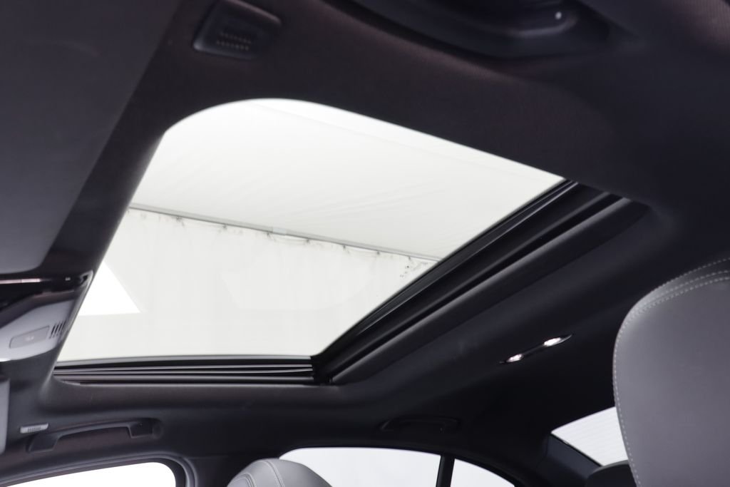 2024 BMW 3 Series 330i - Photo 13