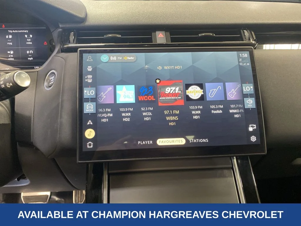 Used 2025 Fuji White Land Rover Dynamic SE image 18