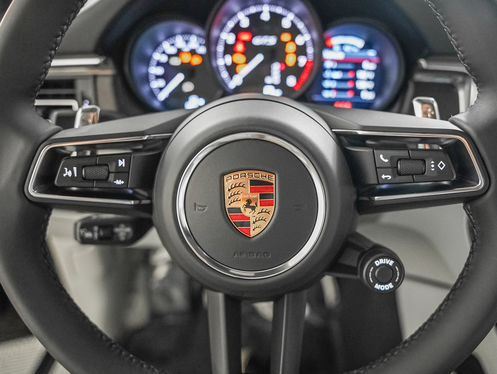 2026 Porsche Macan GTS - Photo 17