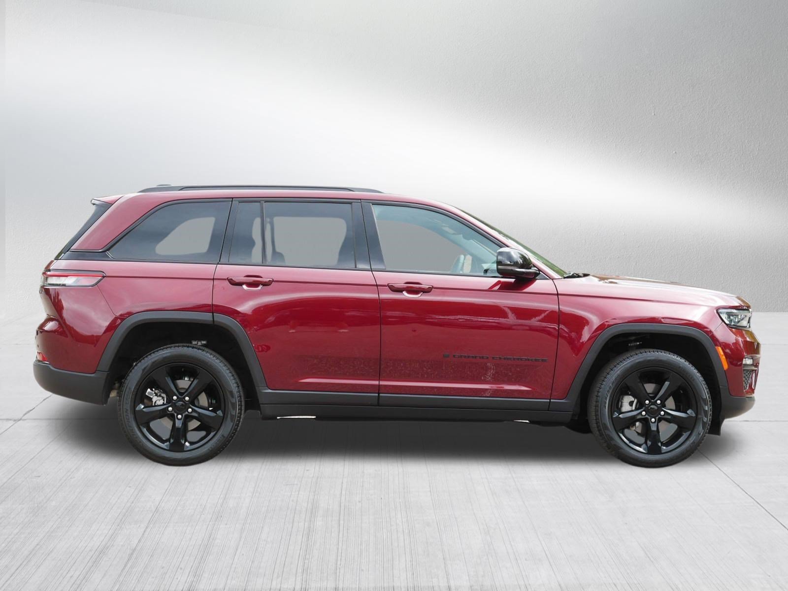 Used 2024 Velvet Red Pearlcoat Jeep Limited image 8