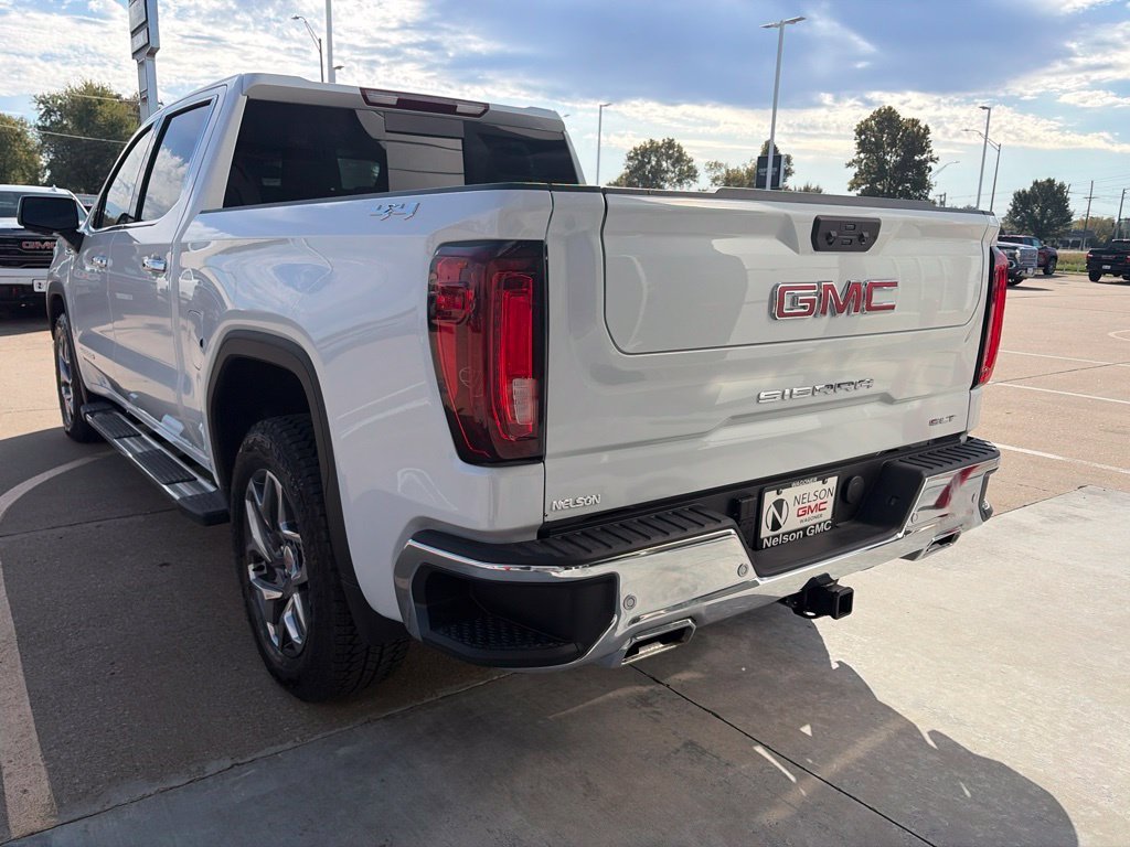 New 2026 Glacier White Tricoat GMC SLT image 4
