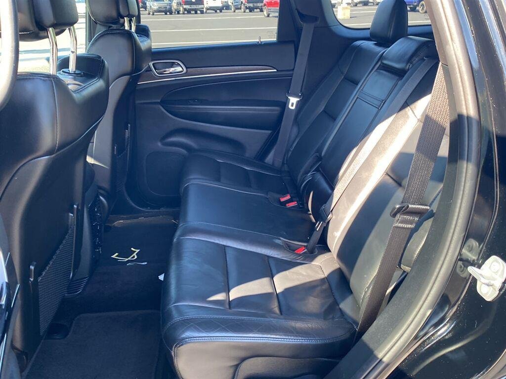 Used 2018 Diamond Black Crystal Pearlcoat Jeep Limited image 14