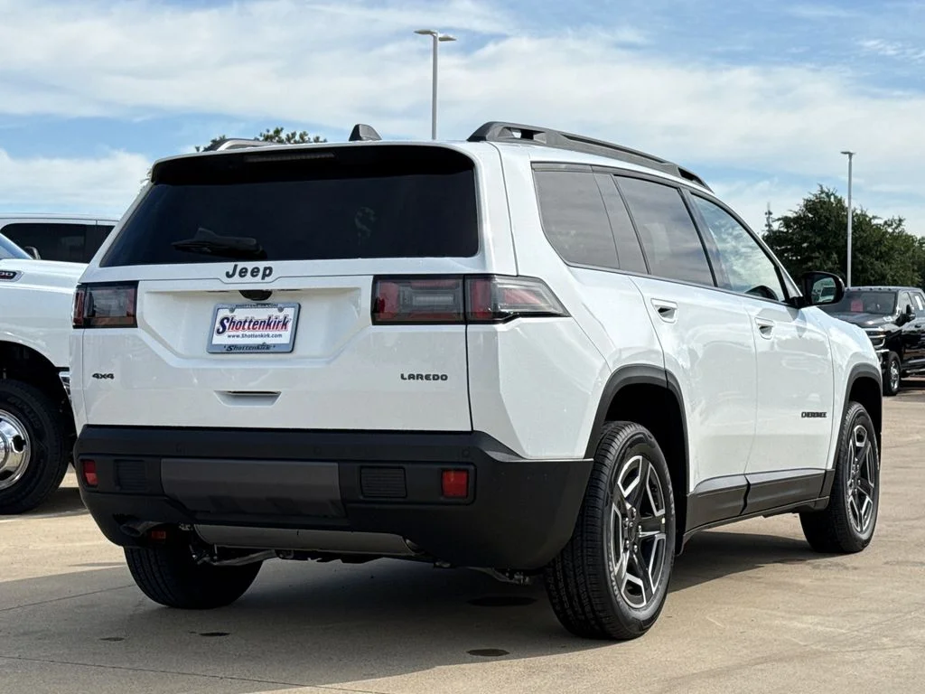 New 2026 Bright White Clear-Coat Exterior Paint Jeep Laredo image 8