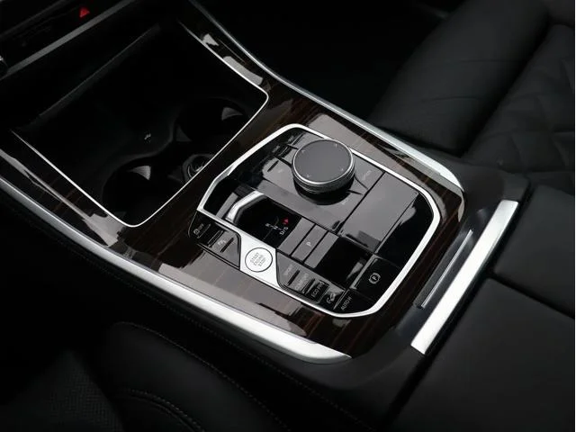 New 2026 Mineral White Metallic BMW xDrive40i image 29