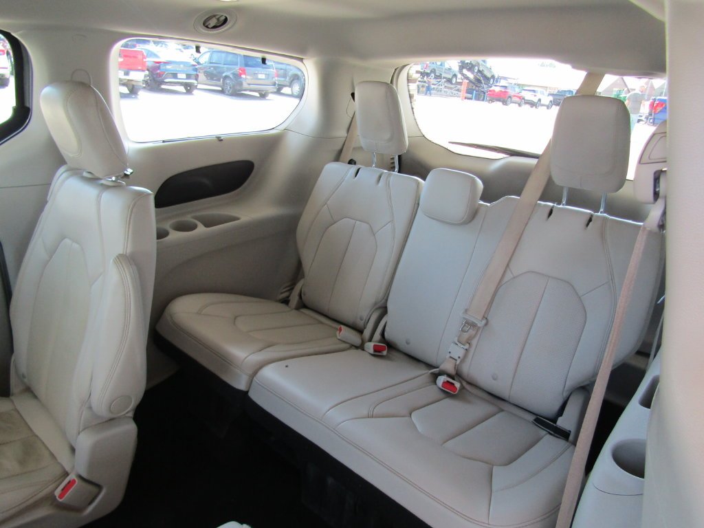 Used 2021 Silver Chrysler Touring L image 19