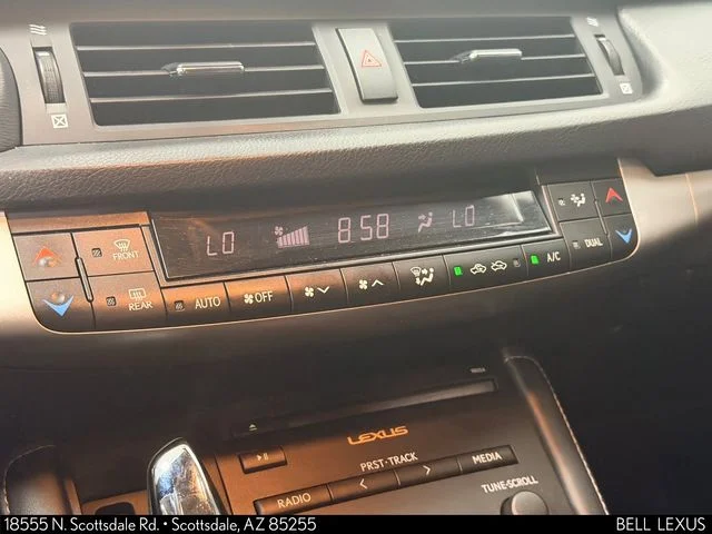 Used 2013  Lexus 200h image 23