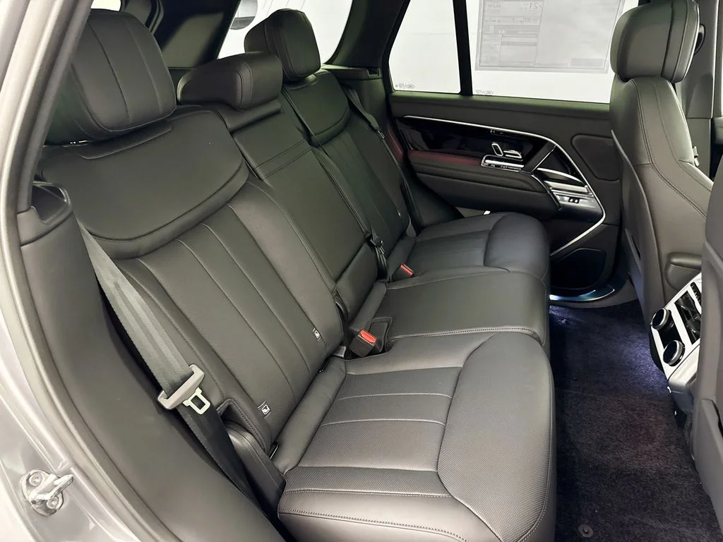 New 2026 Eiger Grey Land Rover SE image 28