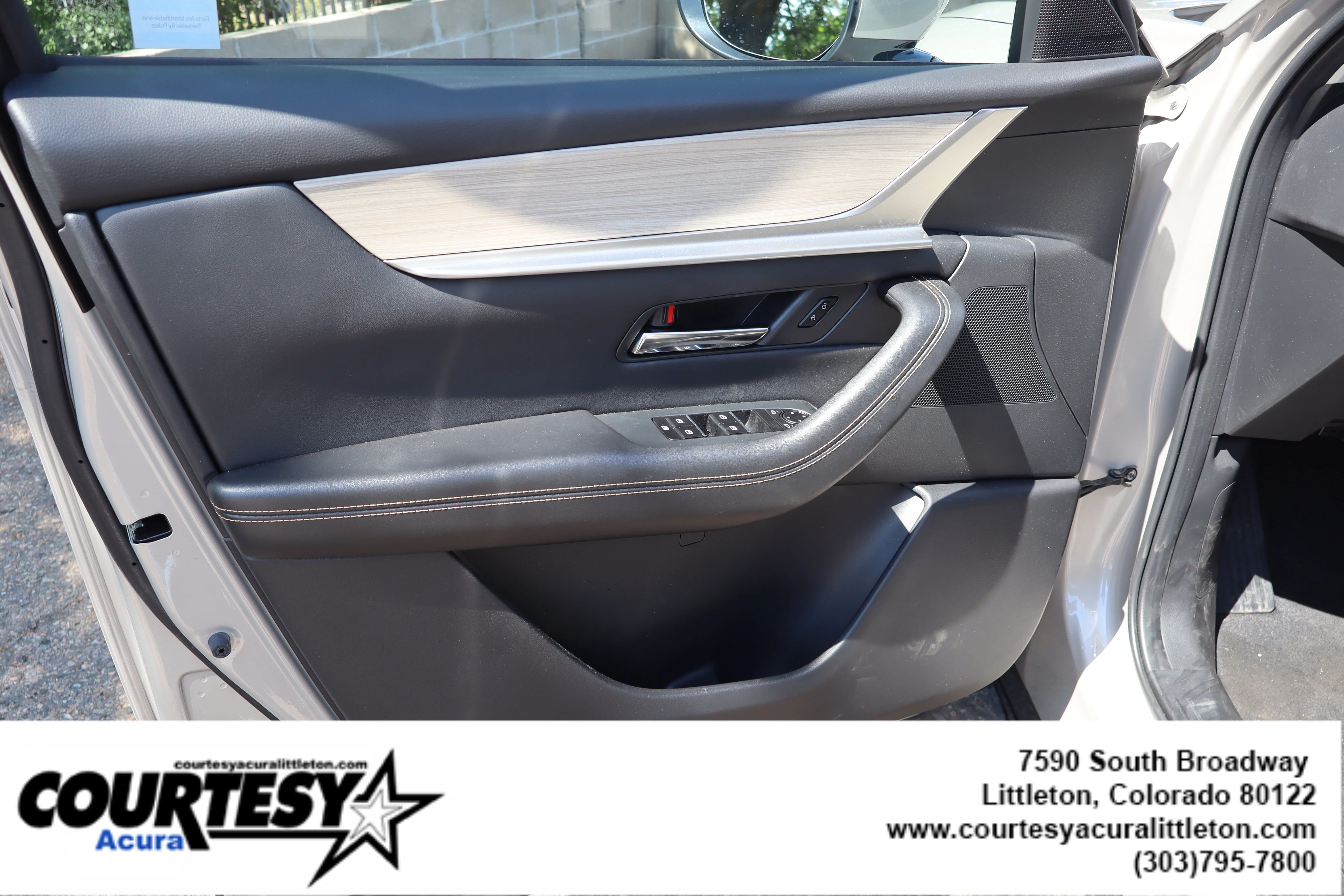 Used 2024 Platinum Quartz Mazda Preferred image 24