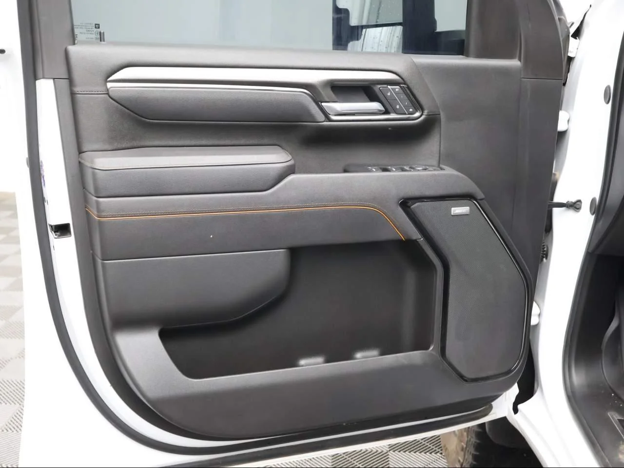 Used 2025 Summit White GMC AT4 image 6