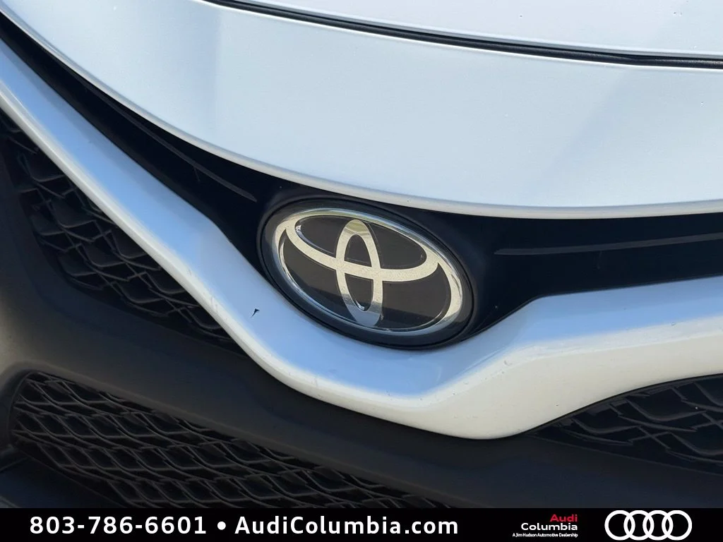 Used 2018 White Toyota SE image 7