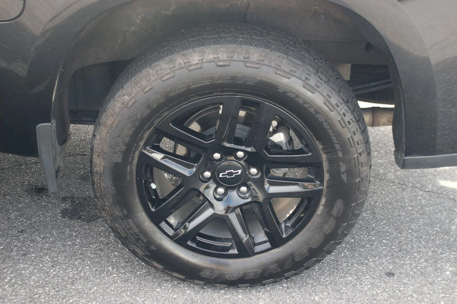 Used 2024 Black Chevrolet High Country image 41