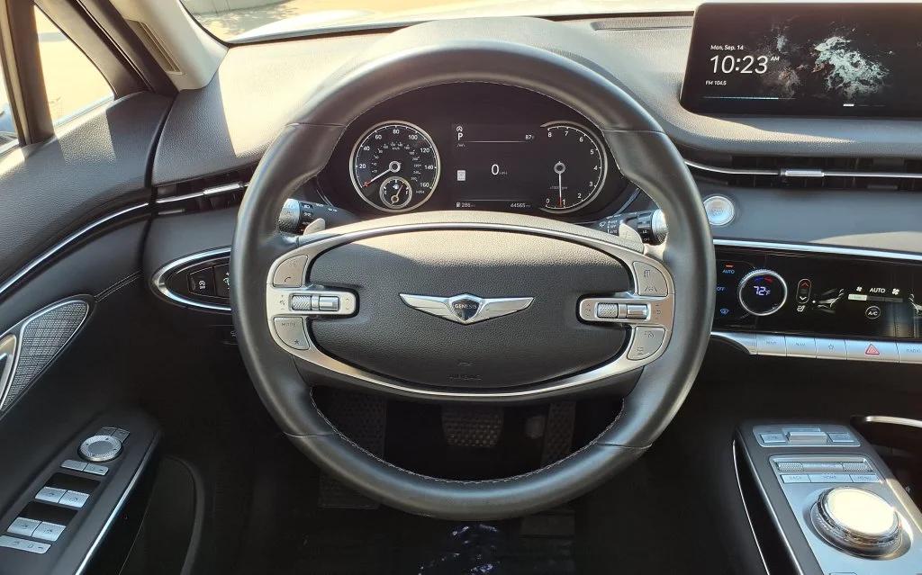 Used 2025 White Genesis 2.5T image 21