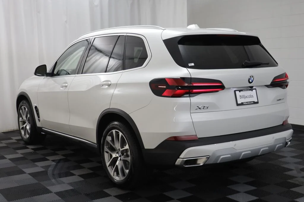 New 2026 White BMW xDrive40i image 15