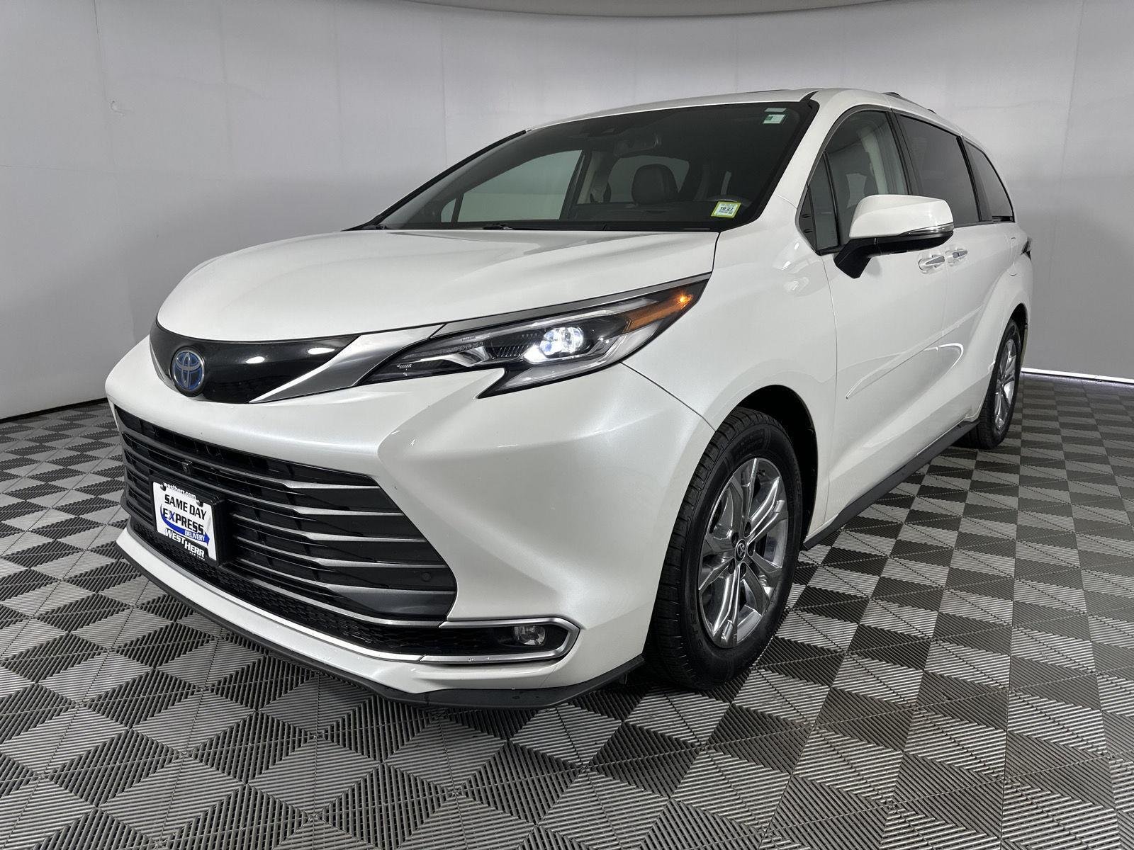 Used 2022 Windchill Pearl Toyota Platinum 7-Passenger image 3