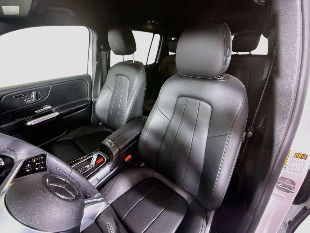 Used 2024 Polar White Mercedes-Benz GLB 250 image 17