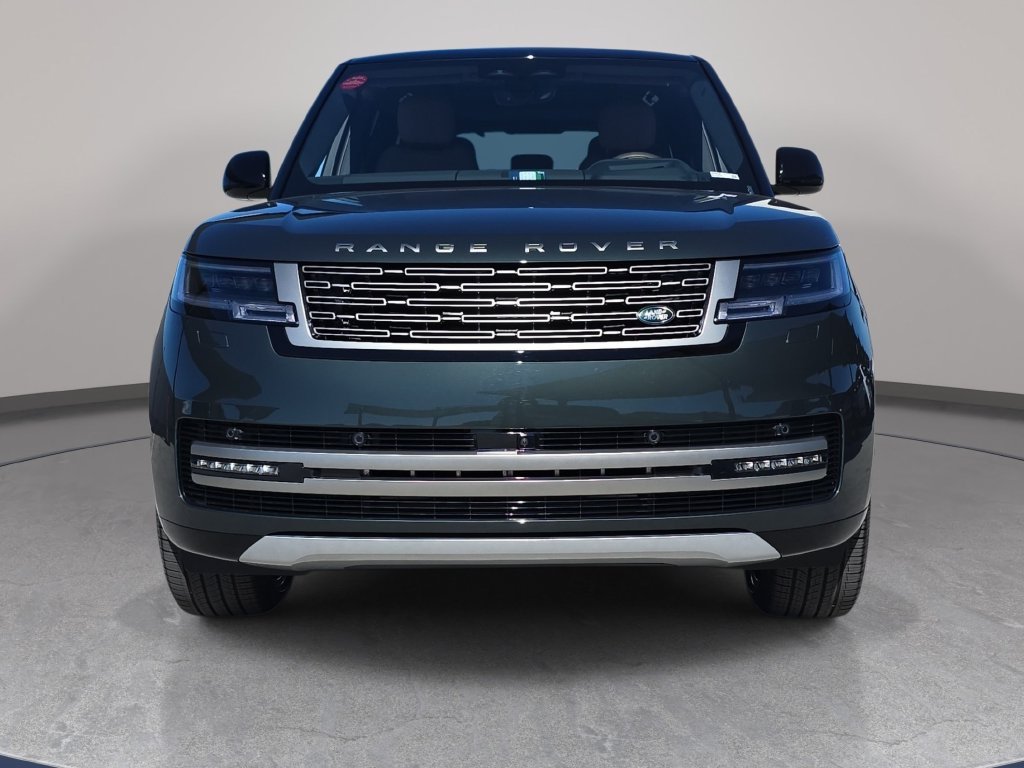 New 2027 Belgravia Green Land Rover SE LWB image 2