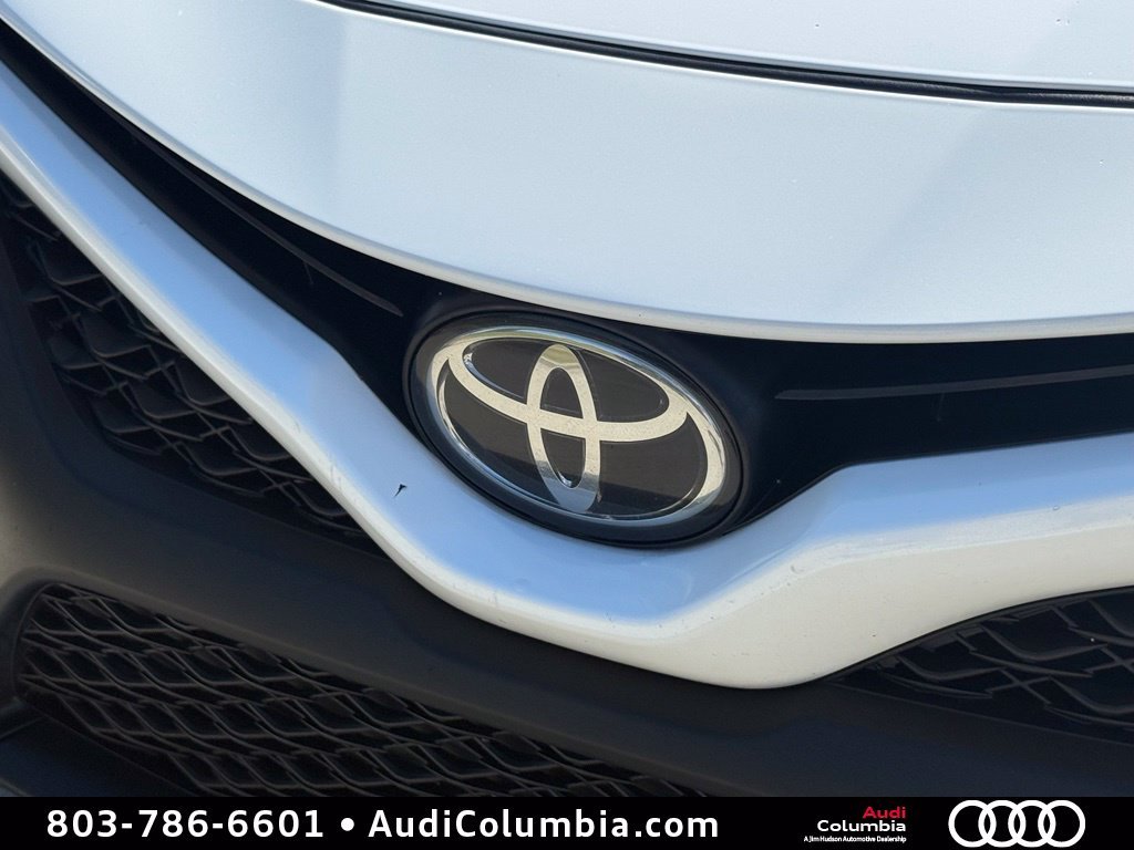 Used 2018 White Toyota SE image 7