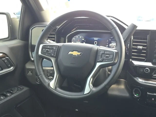 Used 2025 Gray Chevrolet LT image 34