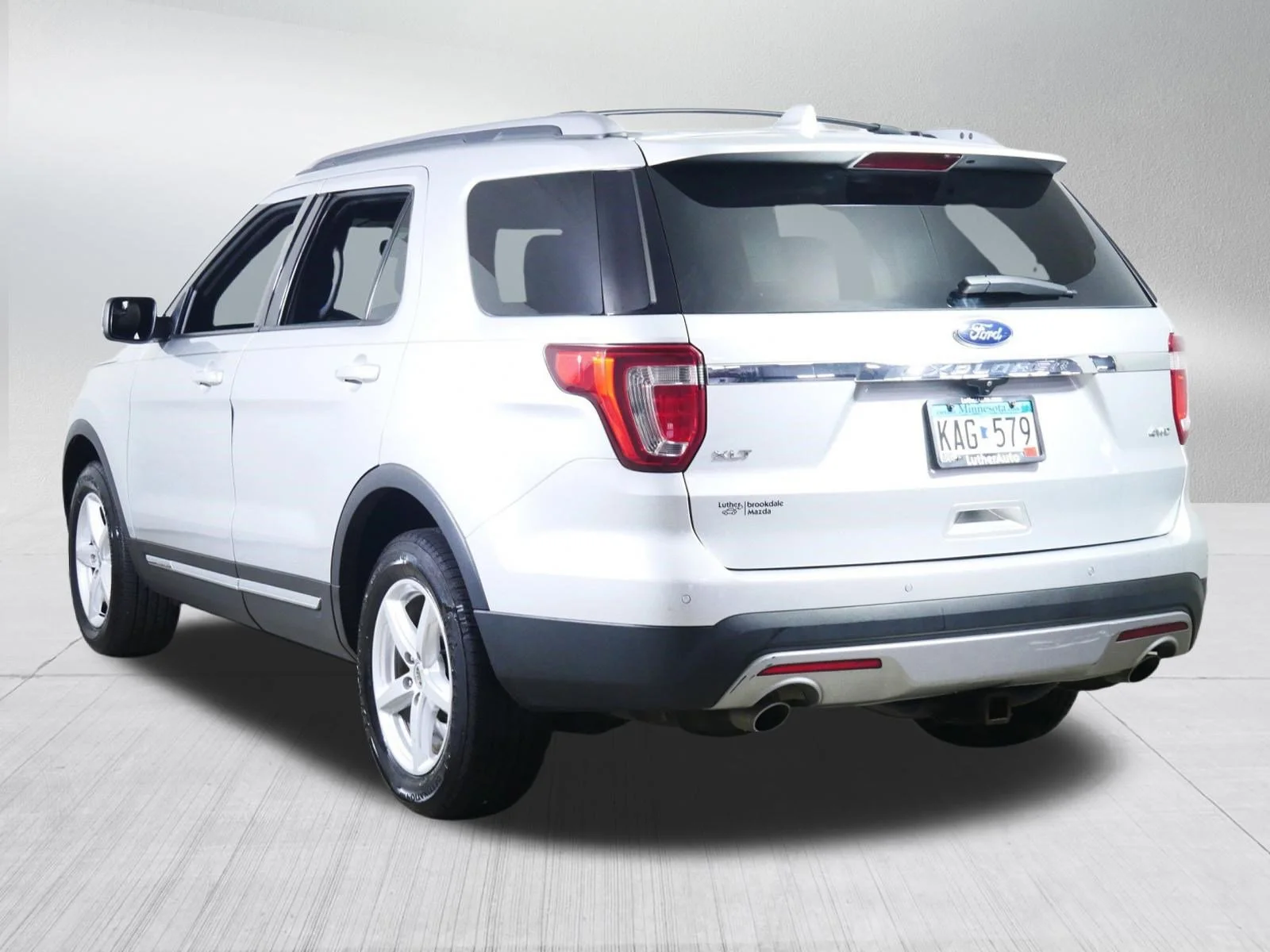 Used 2017 Ingot Silver Metallic Ford XLT image 5