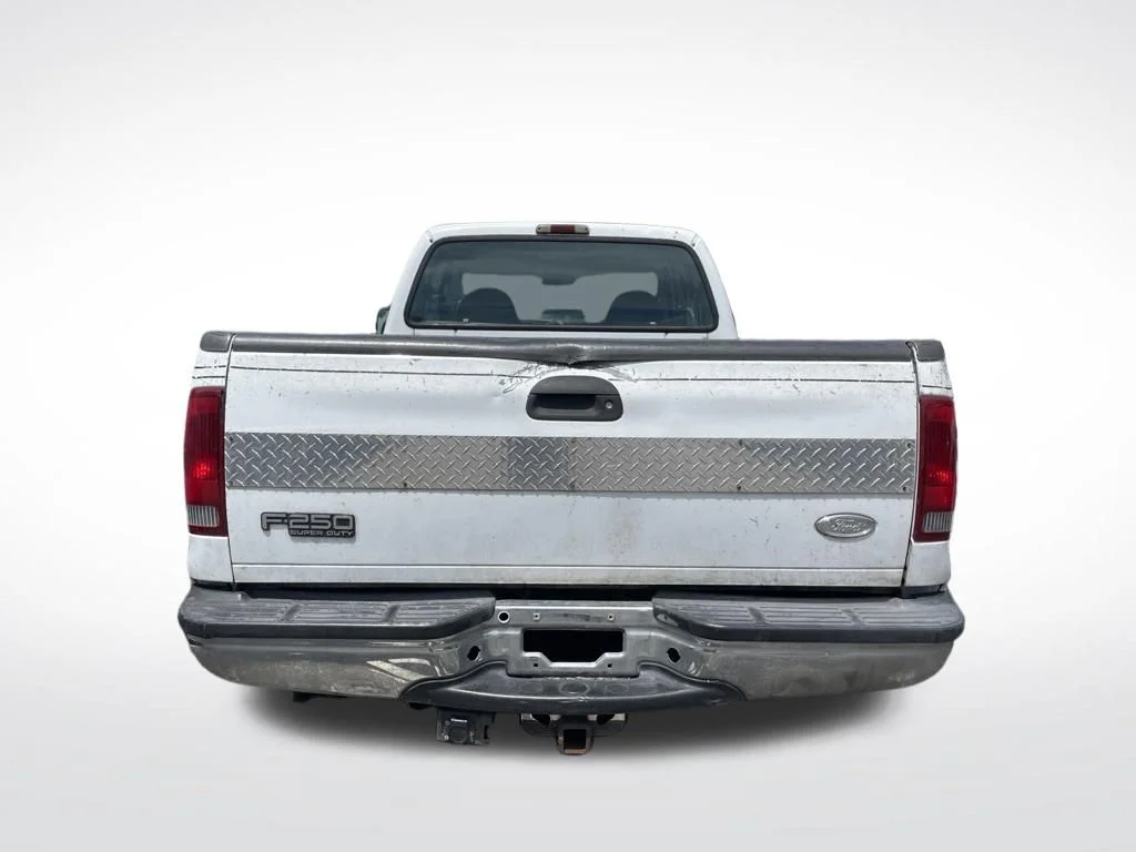 Used 2002 White Ford XL image 7