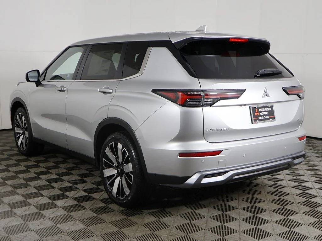 2026 Mitsubishi Outlander SE - Photo 13