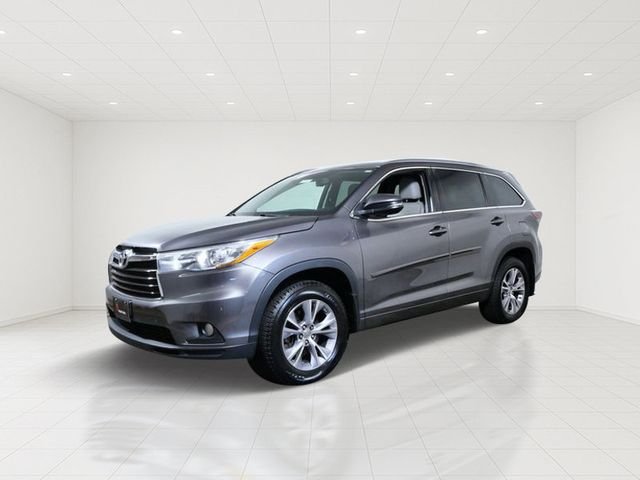 Used 2015 Gray Toyota XLE V6 image 2