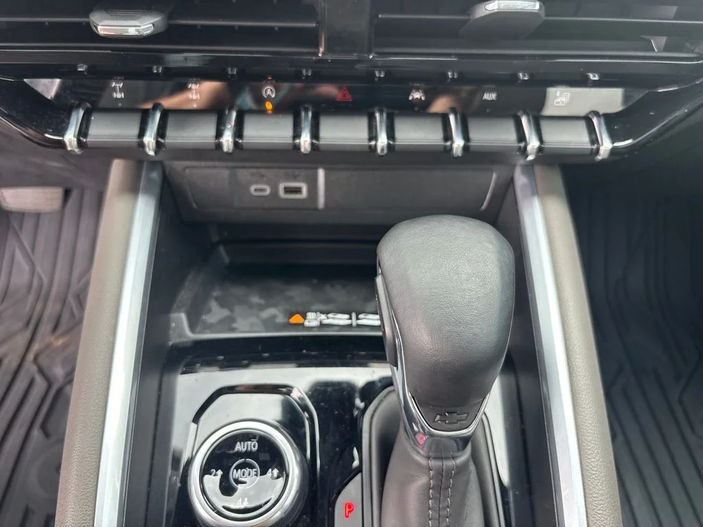 Used 2025 Gray Chevrolet ZR2 image 19