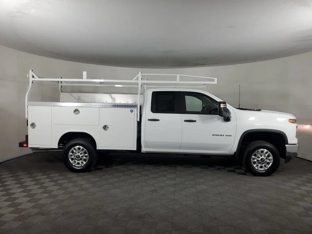 New 2026 Summit White Chevrolet WT image 2