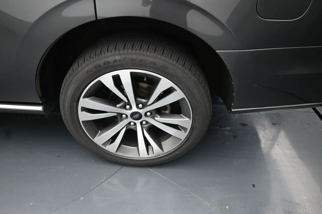 Used 2021 Gray Ford Limited image 15