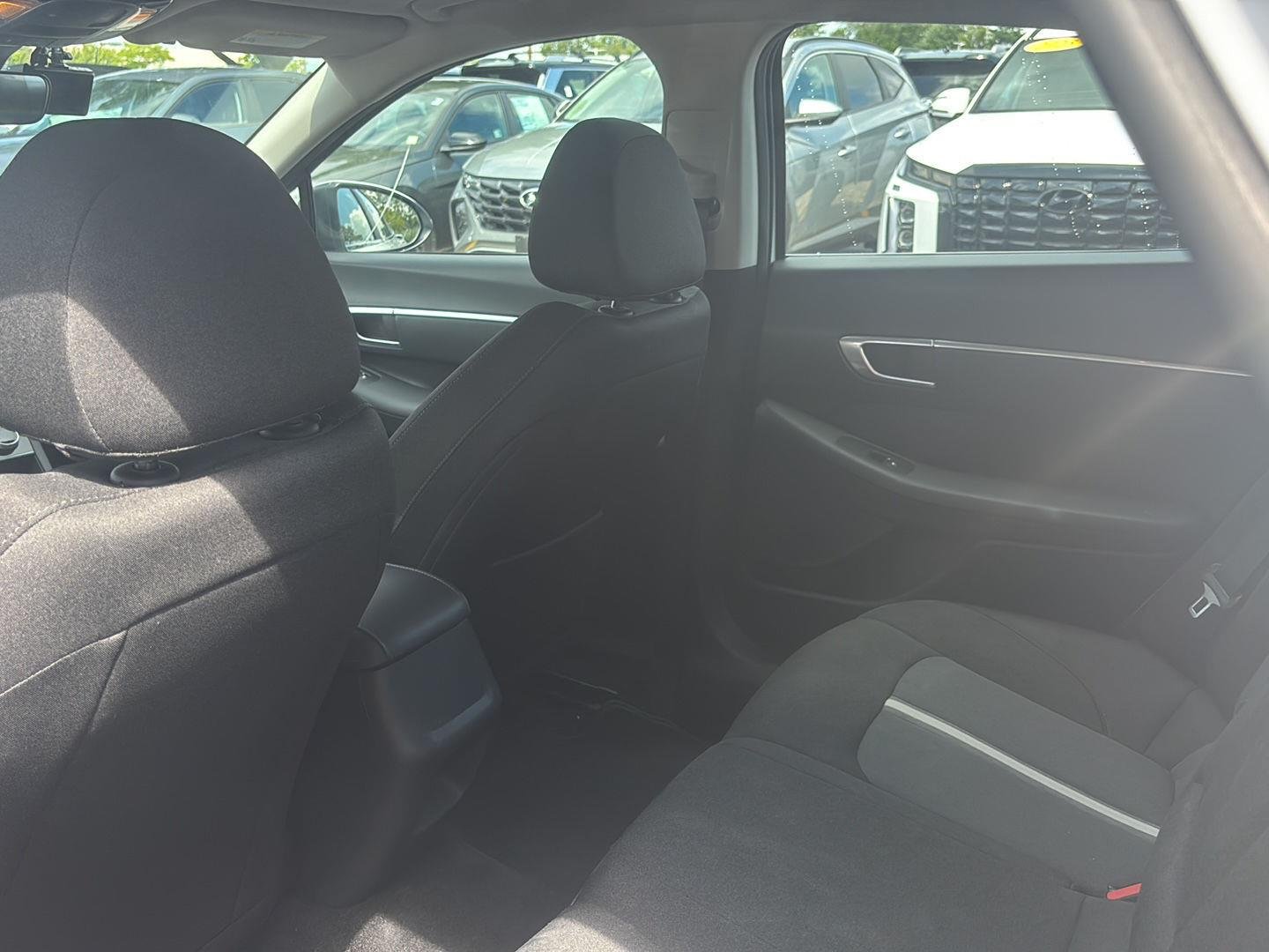 Used 2021 Quartz White Hyundai SEL image 17