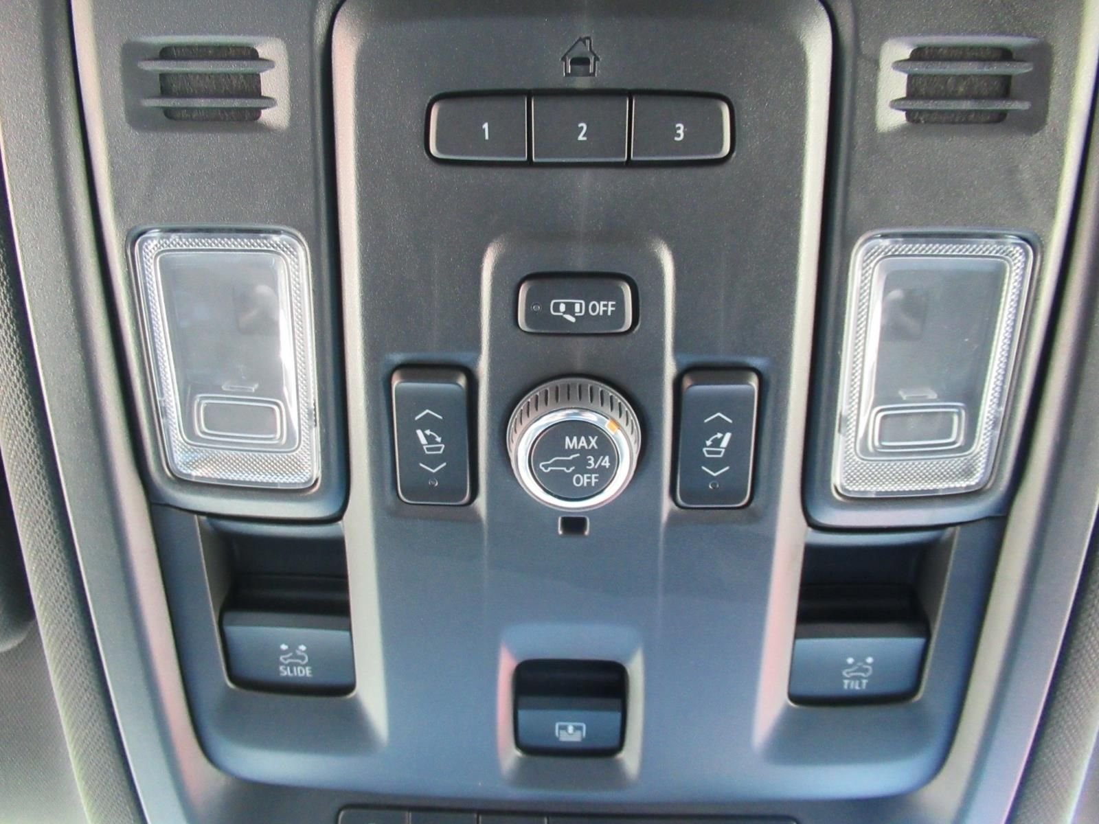 Used 2024 Gray Chevrolet Z71 image 31