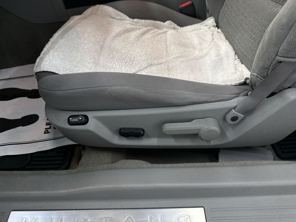 Used 2007 Blue Ford V6 Deluxe image 13