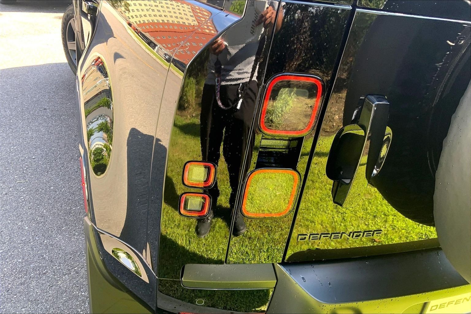 New 2026 Santorini Black Land Rover X-Dynamic SE image 14